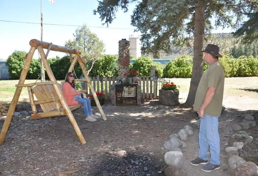 Chinook Cabins & Rv Park