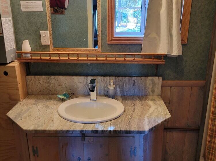 Chinook Cabins & Rv Park