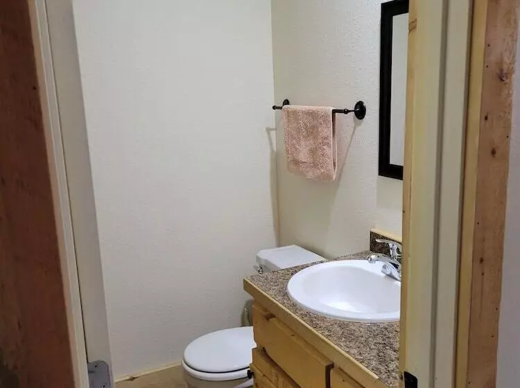 Chinook Cabins & Rv Park