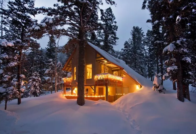 Hotelli Cottam S Lodge By Alpine Village Suites