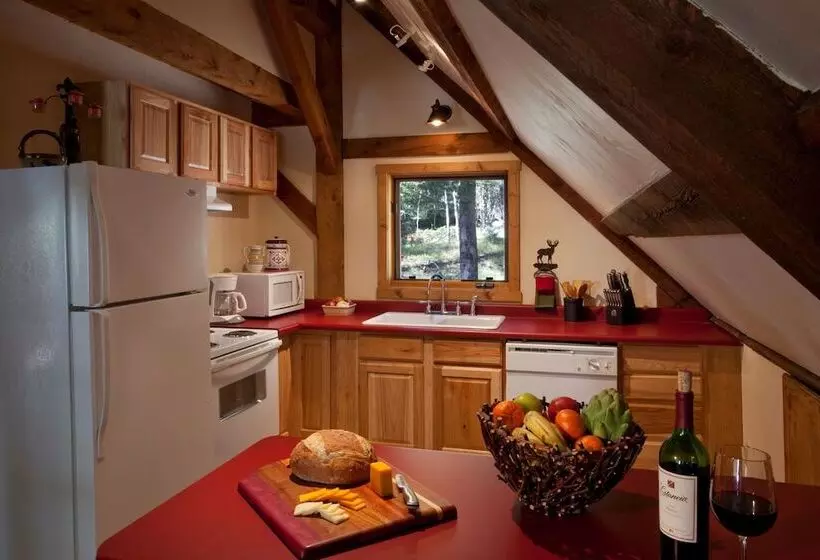 Hotelli Cottam S Lodge By Alpine Village Suites