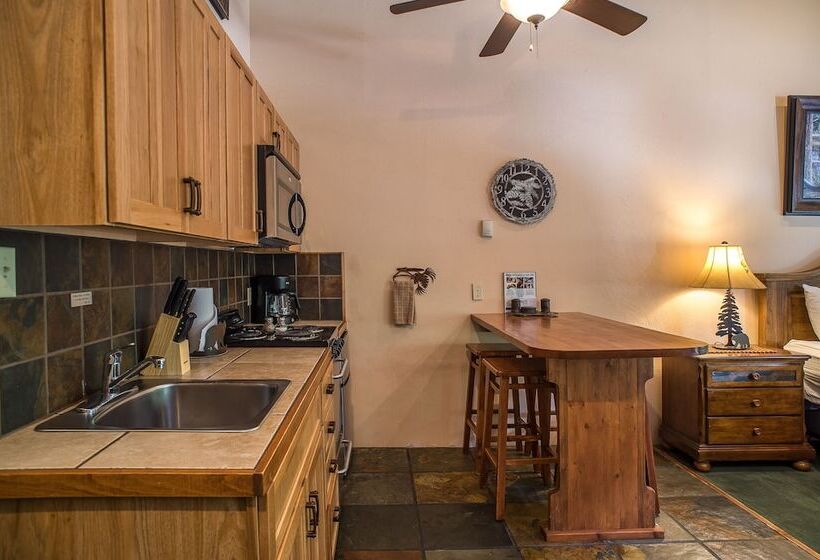 酒店 Cottam S Lodge By Alpine Village Suites