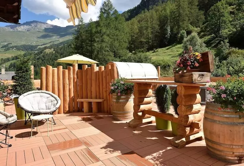 Hotelli Hôtel Les Mélèzes