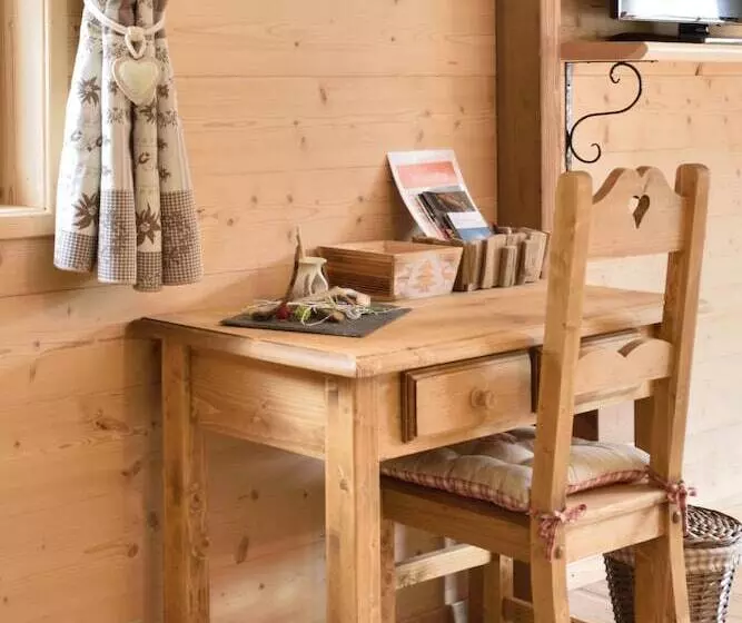 Hotelli Hôtel Les Mélèzes