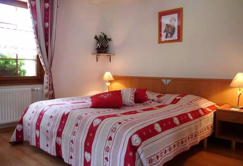 Hotelli Hôtel Les Mélèzes