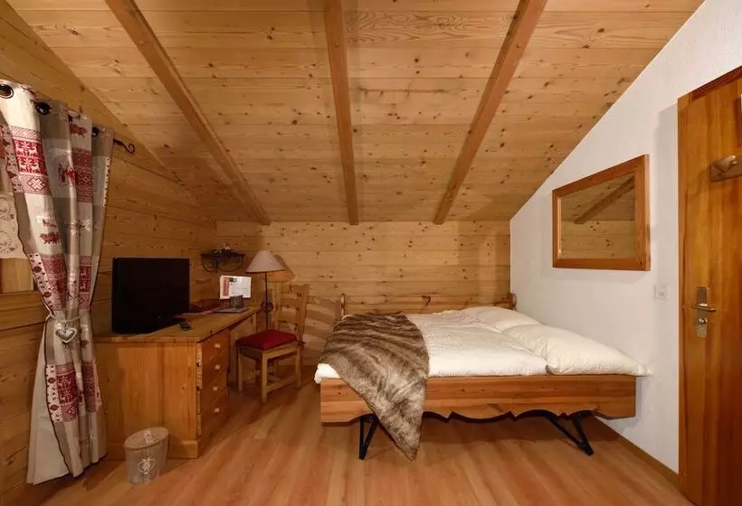 Hotelli Hôtel Les Mélèzes