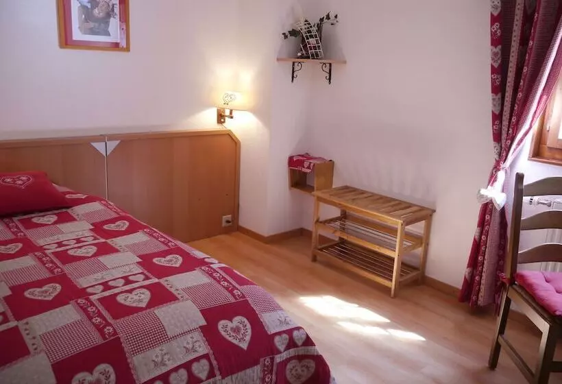 Hotelli Hôtel Les Mélèzes