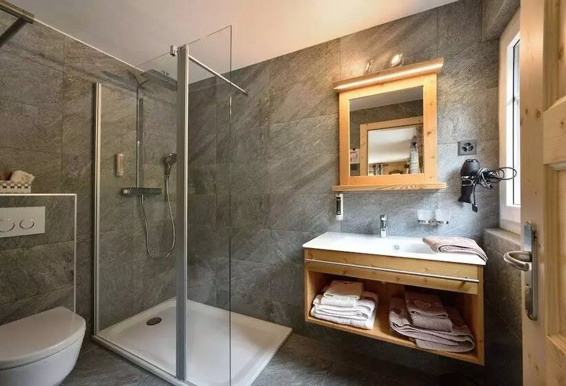 Hotelli Hôtel Les Mélèzes