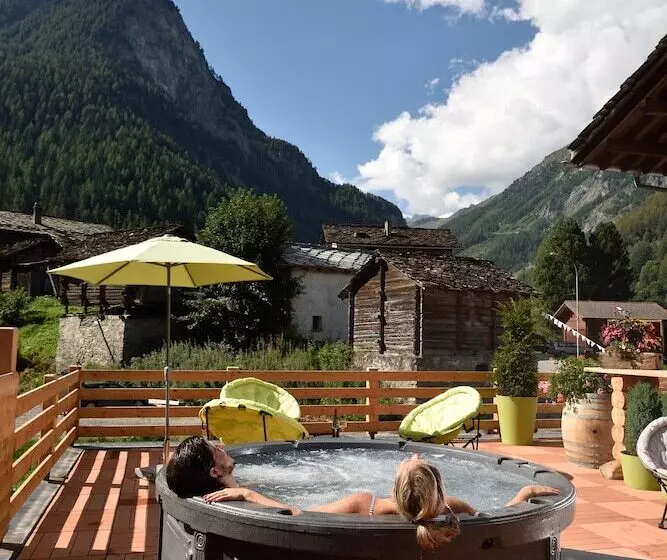 Hotelli Hôtel Les Mélèzes