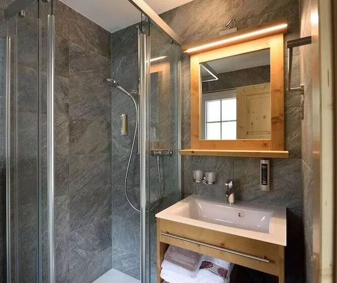 Hotelli Hôtel Les Mélèzes