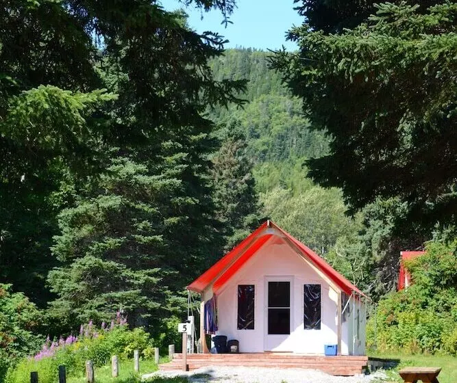 Hotelli Maisonnettes Camping De La Baie De Perce