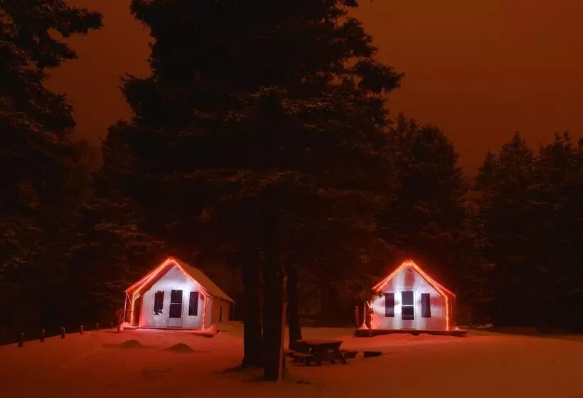 Hotelli Maisonnettes Camping De La Baie De Perce