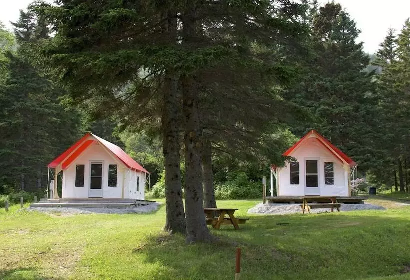 Hotelli Maisonnettes Camping De La Baie De Perce