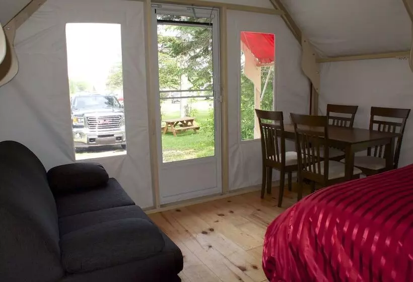 Hotelli Maisonnettes Camping De La Baie De Perce