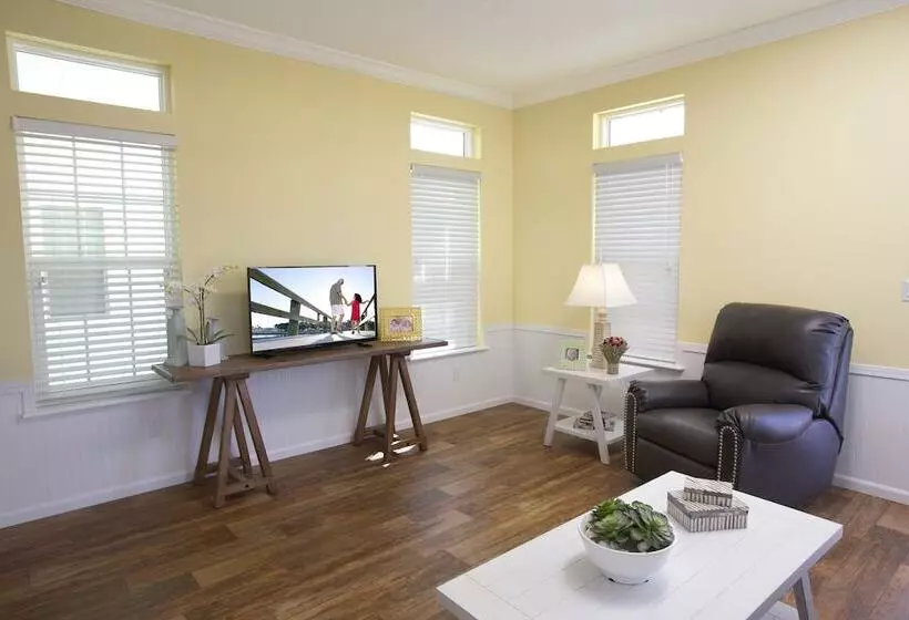 Hotelli Ocean Breeze Rv Resort