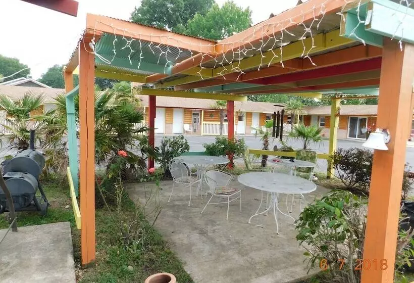 Little Shamrock Motel