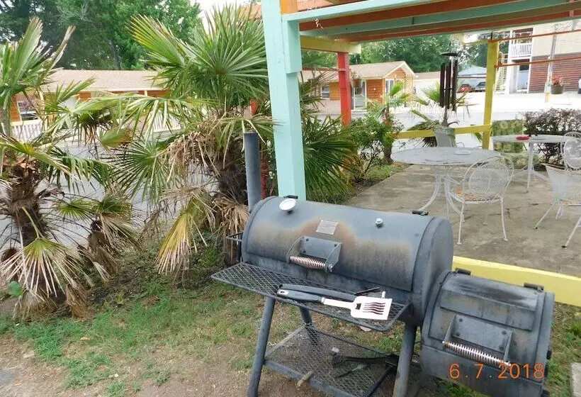 Little Shamrock Motel