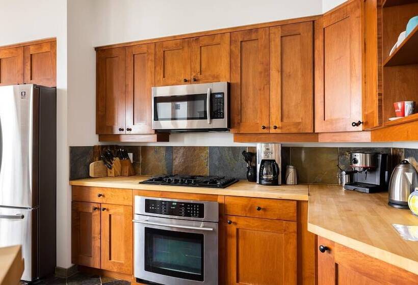 ペンション Black Rock Ridge