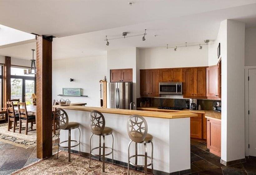 ペンション Black Rock Ridge