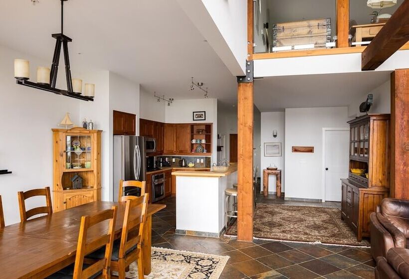 ペンション Black Rock Ridge