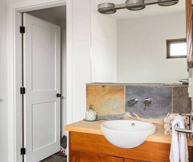 ペンション Black Rock Ridge