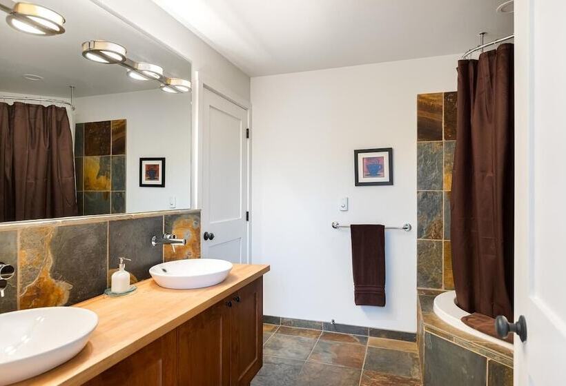 ペンション Black Rock Ridge