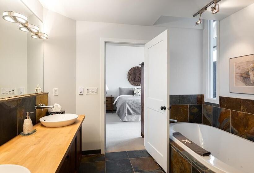 ペンション Black Rock Ridge