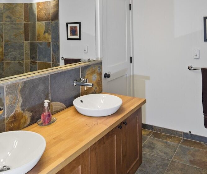 ペンション Black Rock Ridge