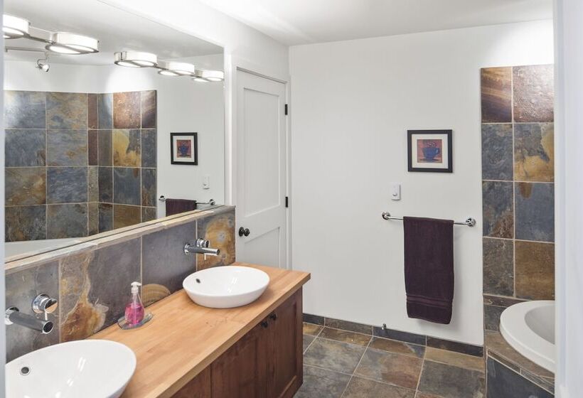 ペンション Black Rock Ridge