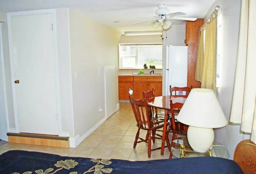 Totem Motel & Resort