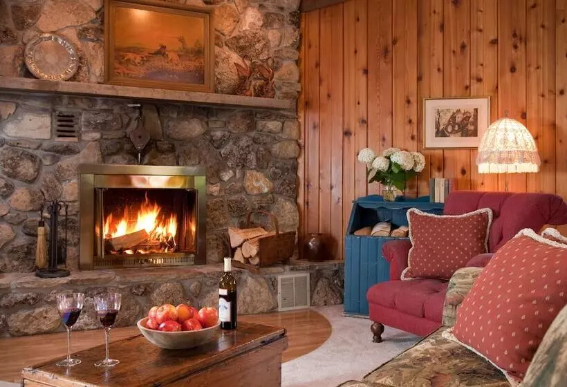 تختخواب و صبحانه Chanticleer Guest House