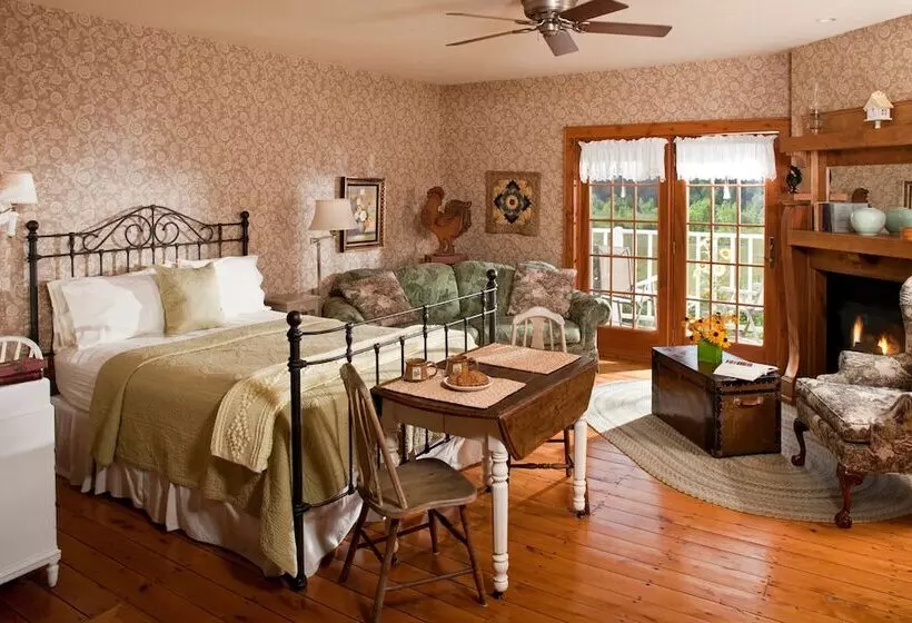 تختخواب و صبحانه Chanticleer Guest House