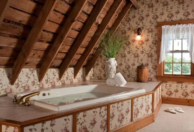 تختخواب و صبحانه Chanticleer Guest House