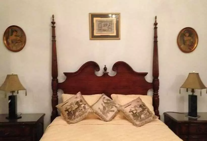 Aamiaismajoitus (B&B) Thornwald Mansion