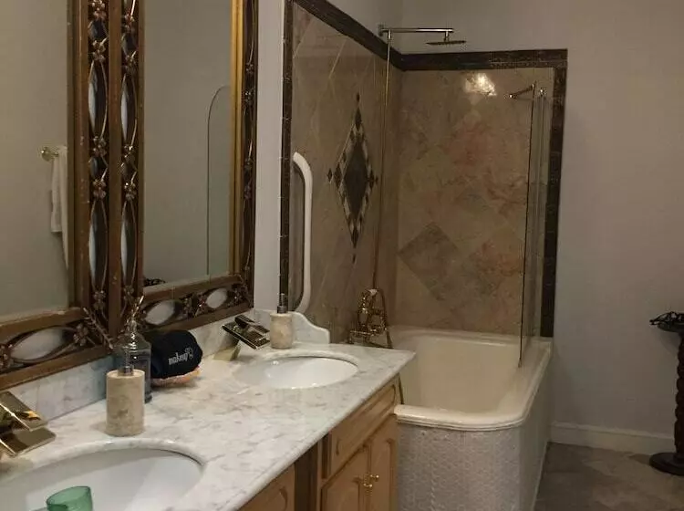 Aamiaismajoitus (B&B) Thornwald Mansion