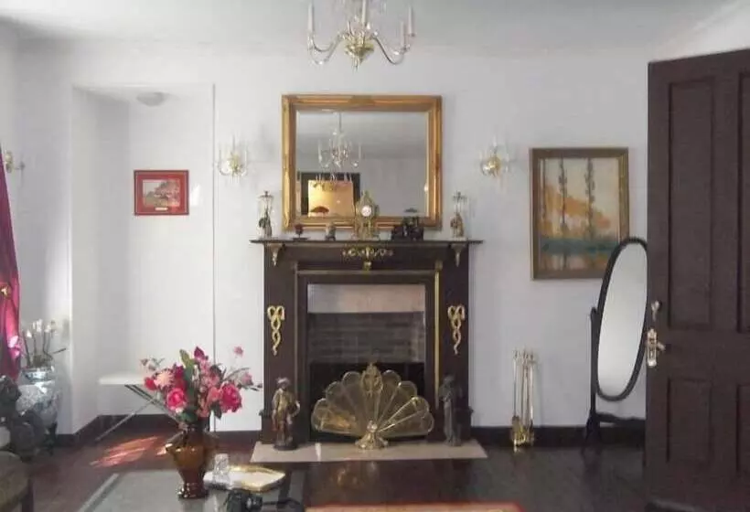 Aamiaismajoitus (B&B) Thornwald Mansion