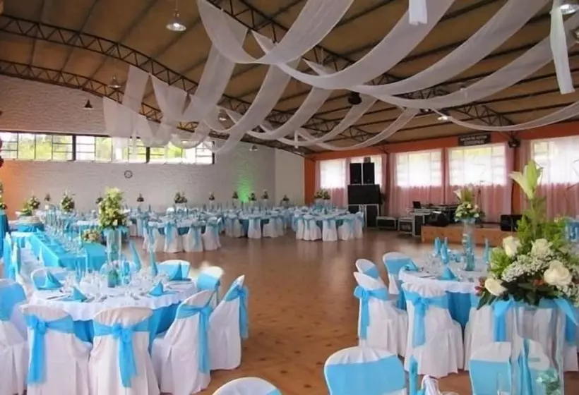 Hostelli Hosteria El Surillal