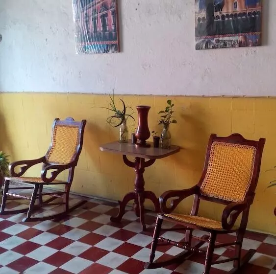 مسافرخانه Sol Colonial