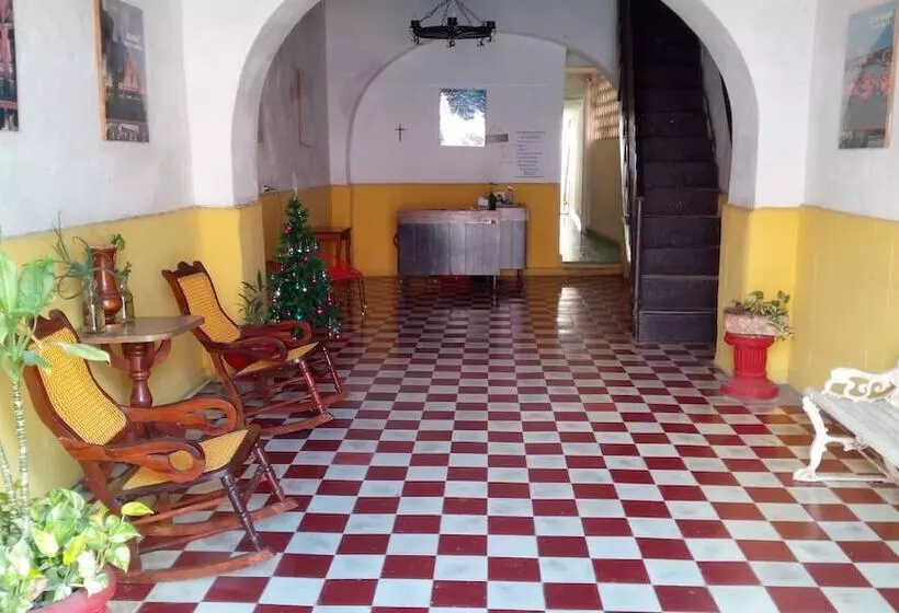 مسافرخانه Sol Colonial