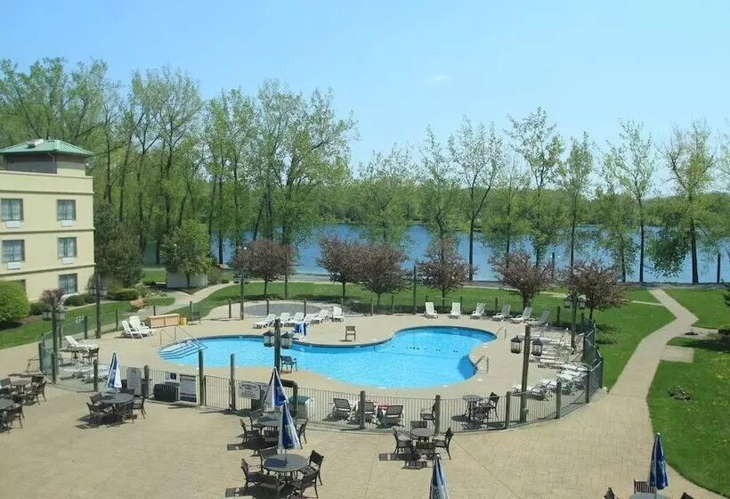 Hotelli Darien Lake Lodge On The Lake