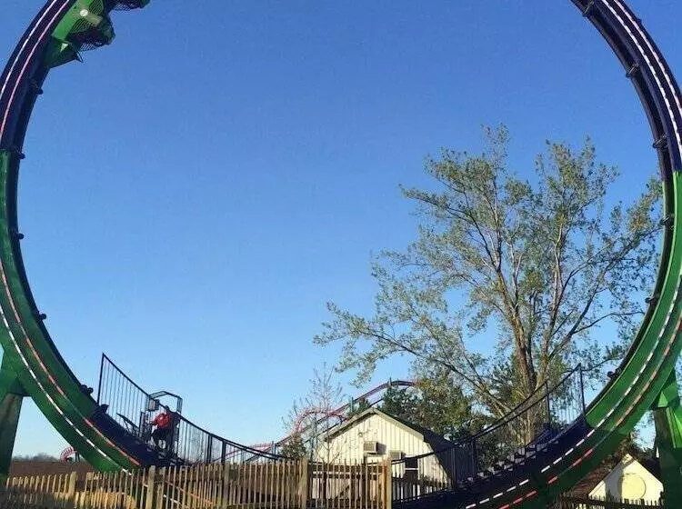 Hotelli Darien Lake Lodge On The Lake