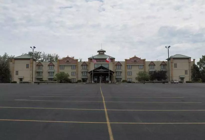 Hotelli Darien Lake Lodge On The Lake