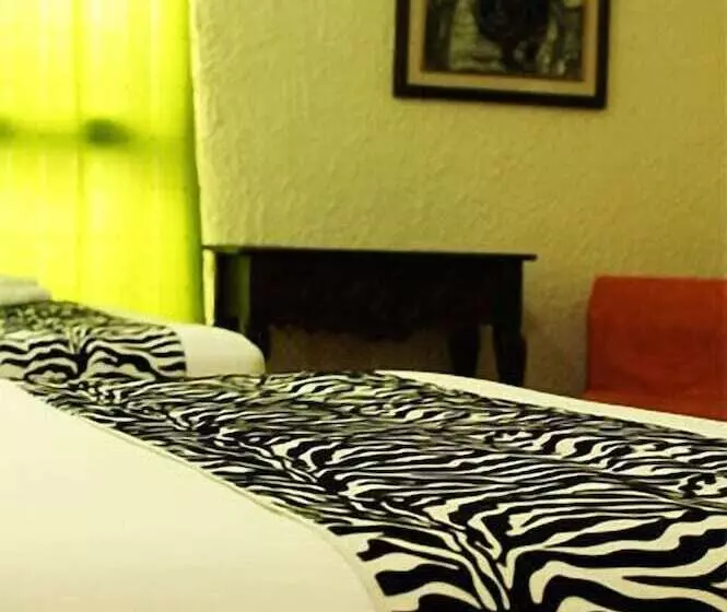 هتل Real Colonial