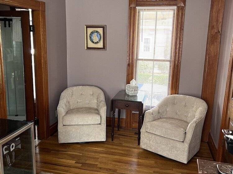 酒店 The Buxton Inn