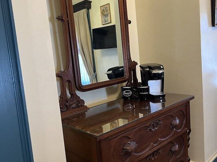 酒店 The Buxton Inn