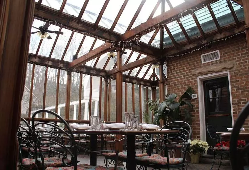 ホテル The Buxton Inn