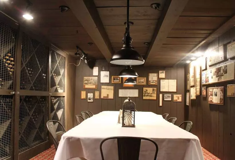ホテル The Buxton Inn
