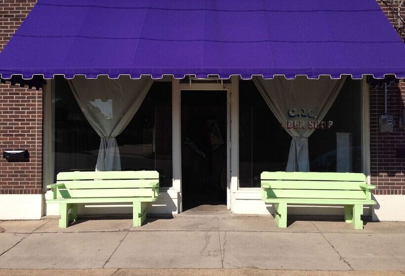 Отель The Holy Moly Blues Central