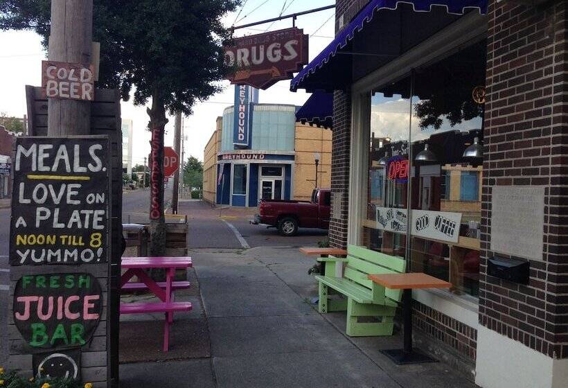 Отель The Holy Moly Blues Central