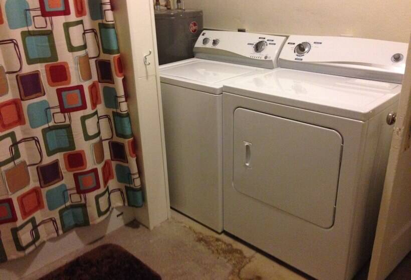 Отель The Holy Moly Blues Central